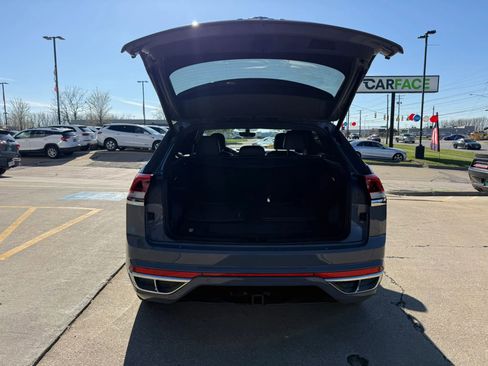 Used 2021 Volkswagen Atlas Cross Sport SE w/ Panoramic Sunroof Package image 13