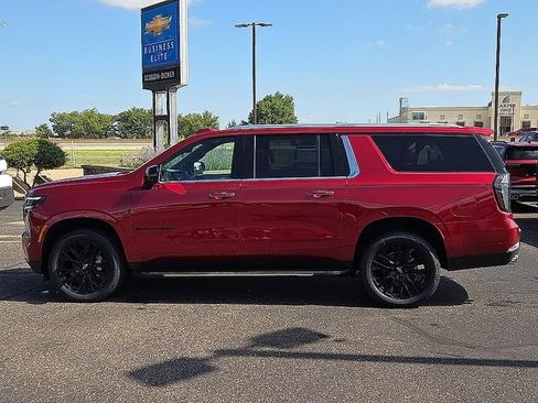 New 2026 Chevrolet Suburban Premier AWD/4WD image 2