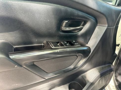 Used 2021 Nissan Titan S RWD image 13