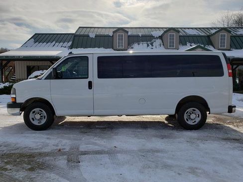 Used 2017 Chevrolet Express 3500 LT w/ LT Preferred Equipment Group image 2