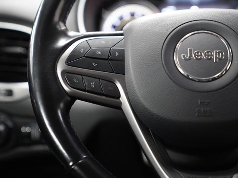 Used 2020 Jeep Cherokee Limited image 19