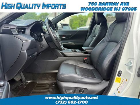 Used 2021 Toyota Venza XLE w/ Softex Package AWD/4WD image 18