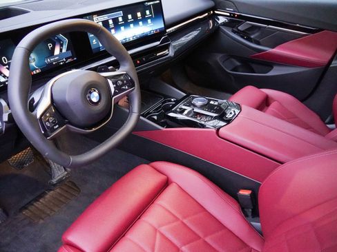 Certified 2026 BMW 530i xDrive 530i xDrive image 9