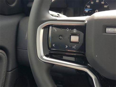 Certified 2025 Land Rover Discovery Sport Dynamic SE image 28