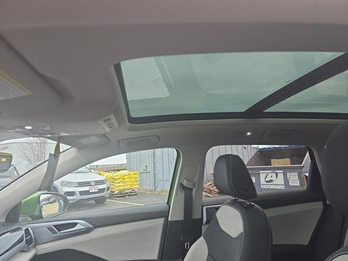 New 2025 Volkswagen Taos SEL image 7