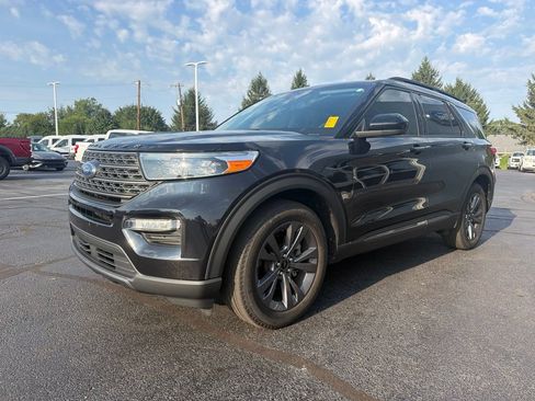 Used 2023 Ford Explorer XLT w/ Equipment Group 202A AWD/4WD image 2
