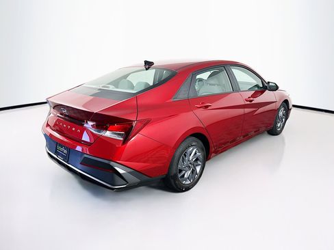 Used 2024 Hyundai Elantra SEL image 9