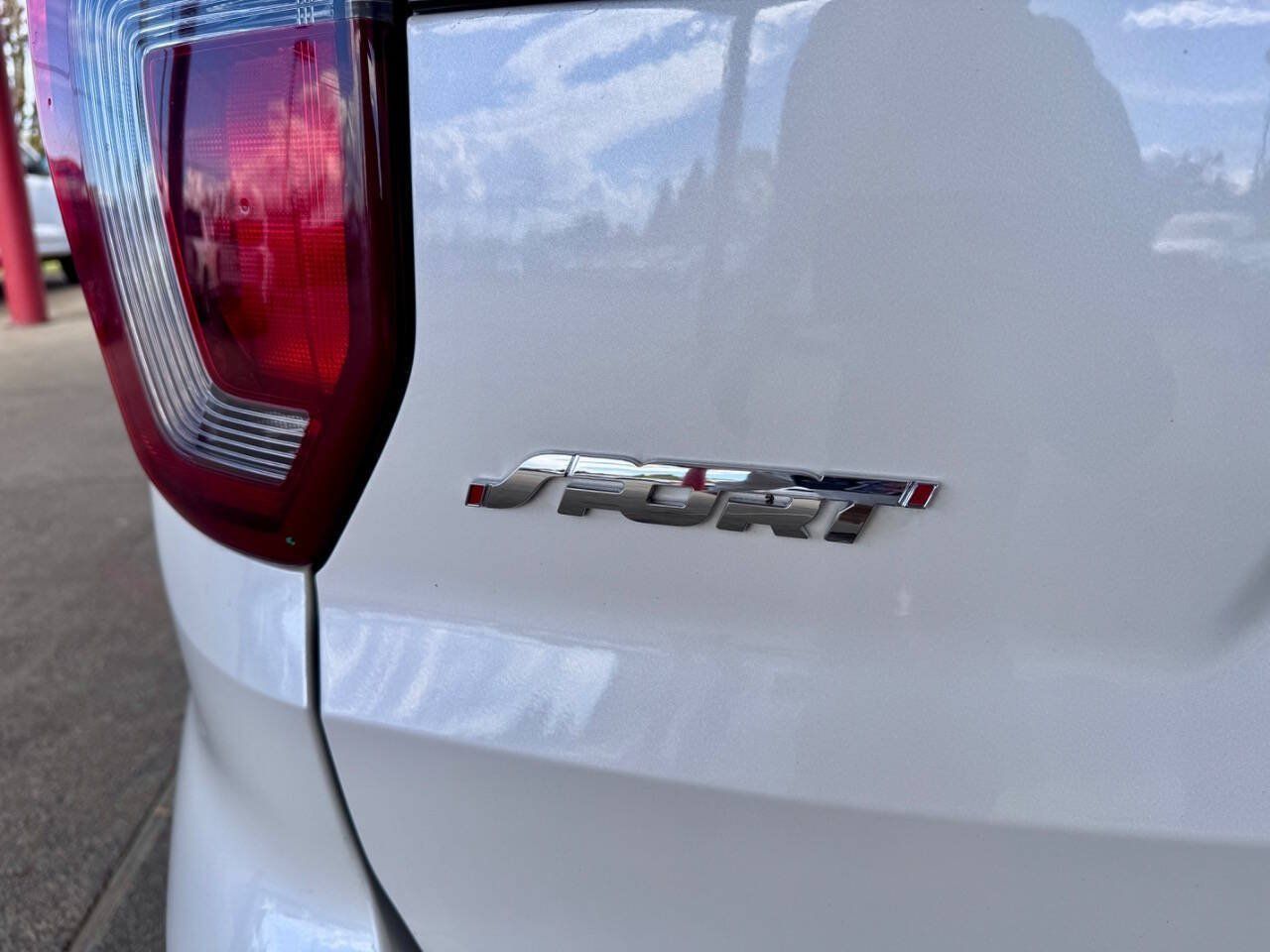 Used 2019 Ford Explorer Sport w/ Equipment Group 401A AWD/4WD image 5