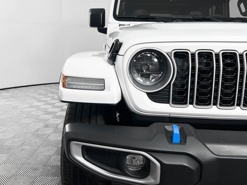 Used 2024 Jeep Wrangler Unlimited Sahara w/ Technology Group image 11