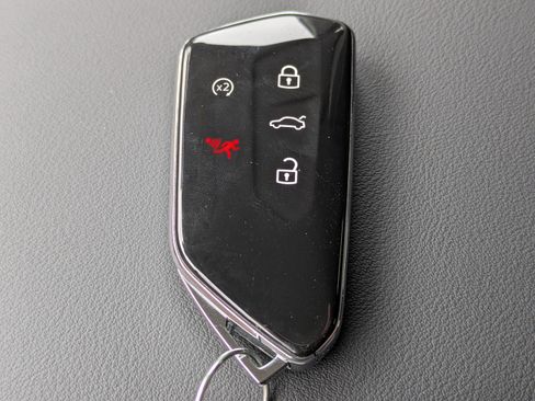 Used 2025 Volkswagen Tiguan SE image 32