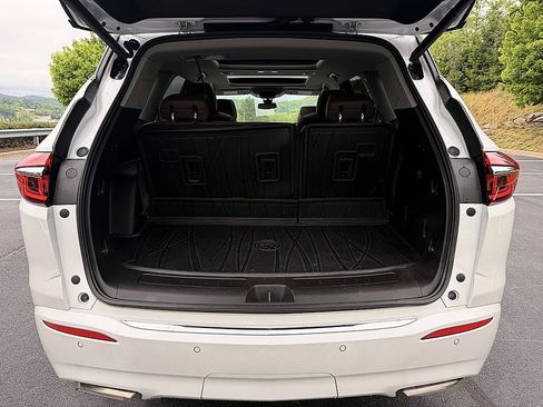 Used 2021 Buick Enclave Avenir w/ LPO, Floor Liner Package AWD/4WD image 23