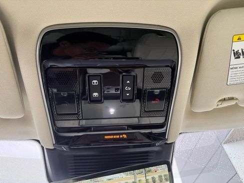 Certified 2023 Land Rover Range Rover SE image 28