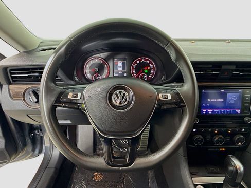 Used 2022 Volkswagen Passat 2.0T image 10