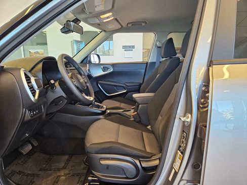 Used 2025 Kia Soul LX w/ LX Technology Package image 14