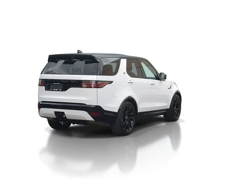 Used 2025 Land Rover Discovery Dynamic SE AWD/4WD image 8