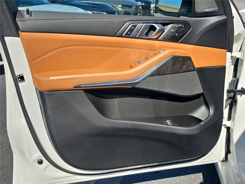 Certified 2023 BMW X7 xDrive40i w/ Premium Package image 15