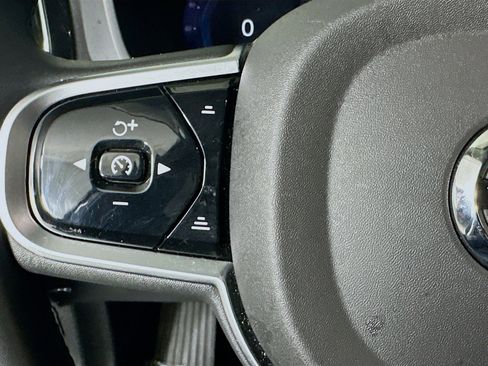 Used 2025 Volvo XC60 B5 Plus image 16