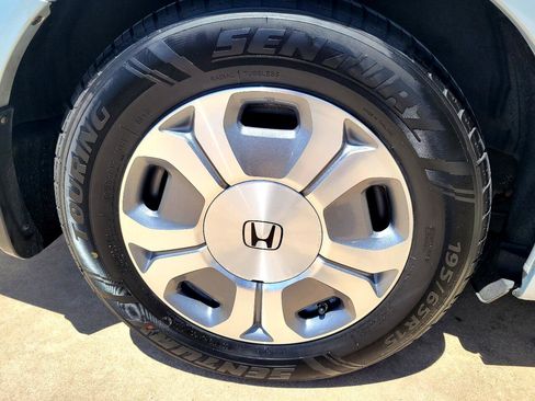 Used 2012 Honda Civic Hybrid Sedan image 19