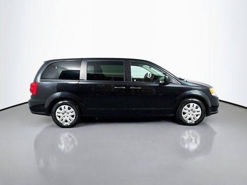 Used 2019 Dodge Grand Caravan SE w/ UConnect Hands-Free Group image 6