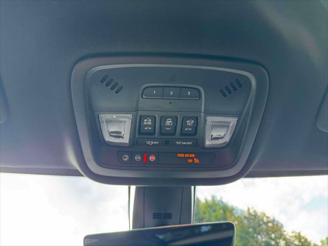 Used 2023 Chevrolet Traverse RS AWD/4WD image 34