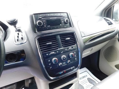 Used 2017 Dodge Grand Caravan SXT FWD image 30