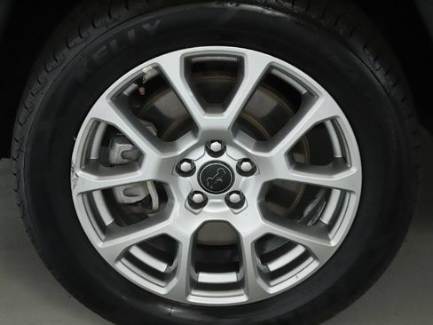 Used 2025 Jeep Compass Limited AWD/4WD image 36
