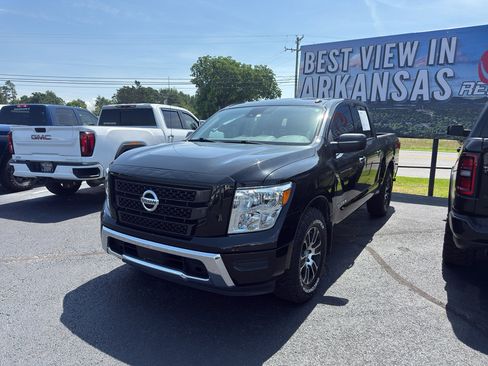 Used 2021 Nissan Titan SV w/ Accessory Utility Package RWD image 1