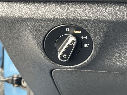 Used 2025 Volkswagen Jetta Sport image 29