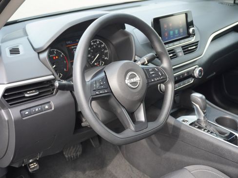 Used 2024 Nissan Altima 2.5 S image 17