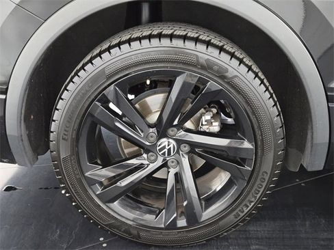 Used 2023 Volkswagen Tiguan SE R-Line image 10