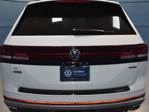 Certified 2025 Volkswagen Atlas Peak Edition SE image 22