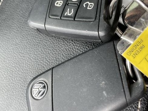 Used 2022 Volkswagen Taos SE w/ Panoramic Sunroof Package image 32