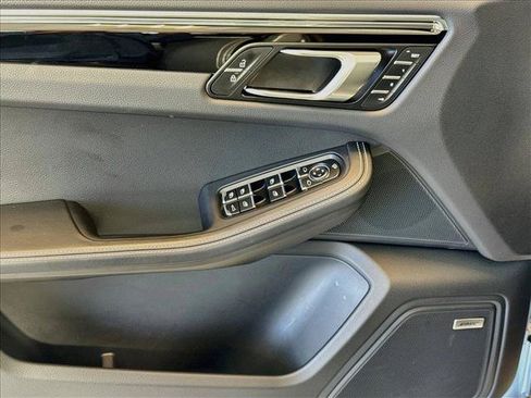 Certified 2025 Porsche Macan Turbo AWD/4WD image 11