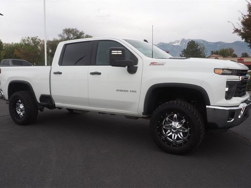 Used 2024 Chevrolet Silverado 2500 LT image 3