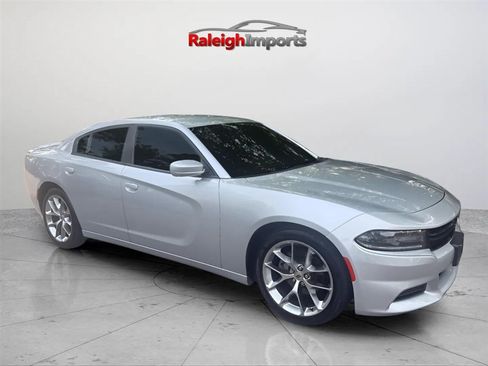 Used 2020 Dodge Charger SXT w/ Plus Group RWD image 6