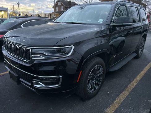 Used 2024 Jeep Wagoneer Series II w/ Flexible Seating Group image 1