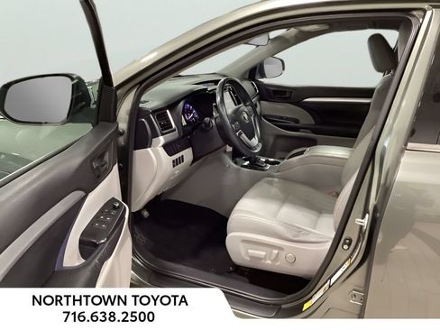 Used 2016 Toyota Highlander Plus AWD/4WD image 17
