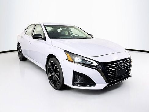 New 2025 Nissan Altima 2.5 SR image 3