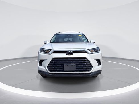 Used 2024 Toyota Grand Highlander XLE image 3