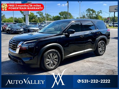Used 2024 Nissan Pathfinder S image 3