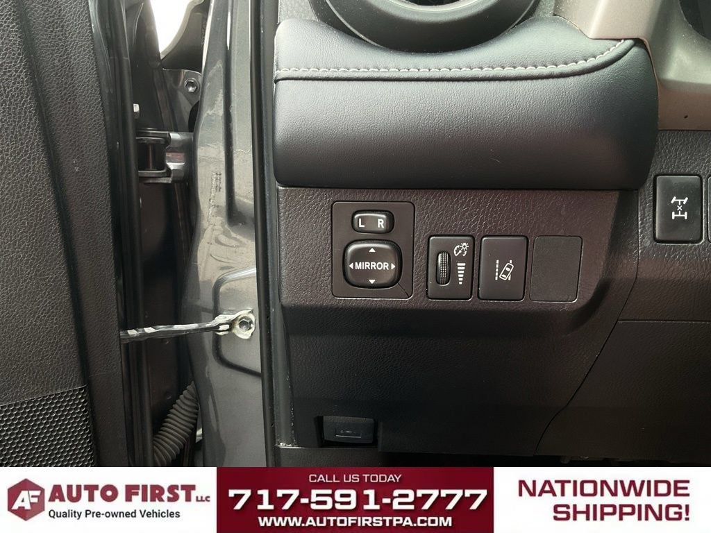 Used 2018 Toyota RAV4 XLE AWD/4WD image 16