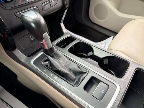 Used 2017 Ford Escape Titanium image 19