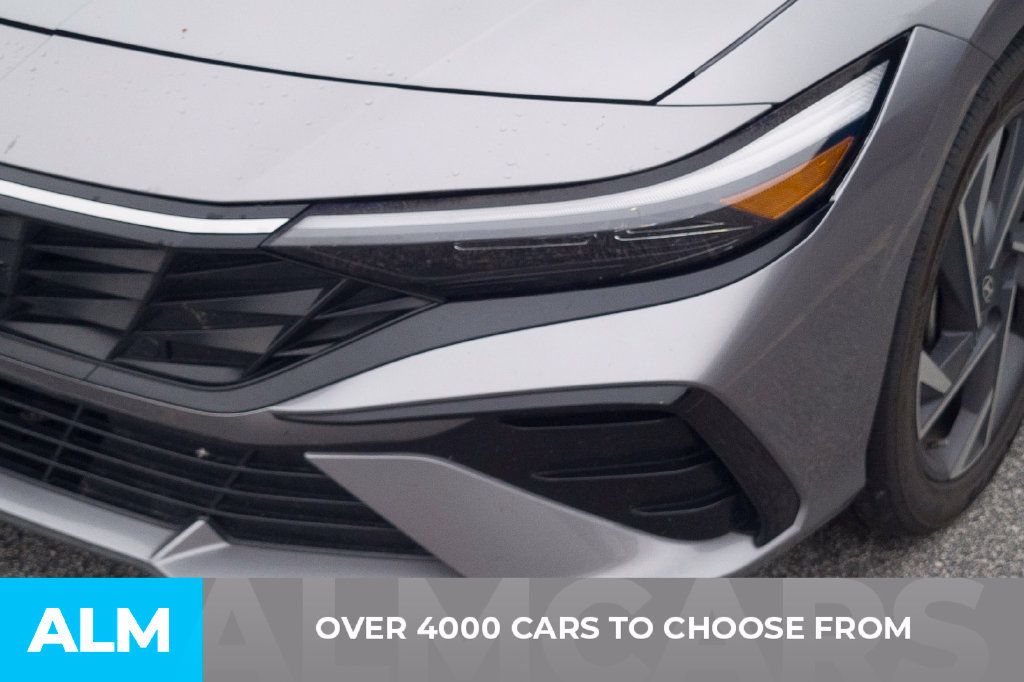 Used 2025 Hyundai Elantra SEL FWD image 2