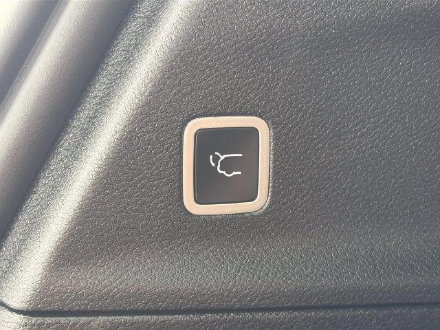 Used 2025 Chrysler Pacifica Select FWD image 45