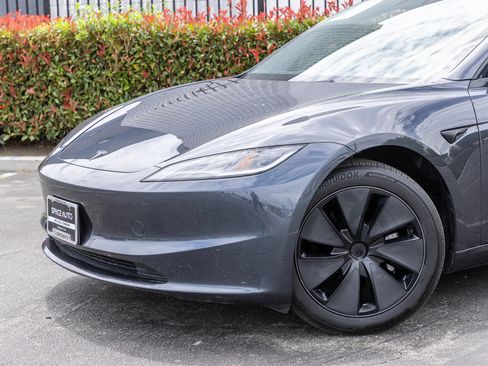 Used 2025 Tesla Model 3 Long Range RWD image 17