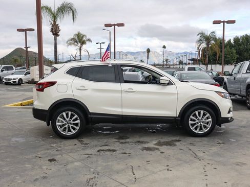 Used 2021 Nissan Rogue Sport SV image 3