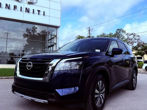 Used 2025 Nissan Pathfinder SL AWD/4WD image 1