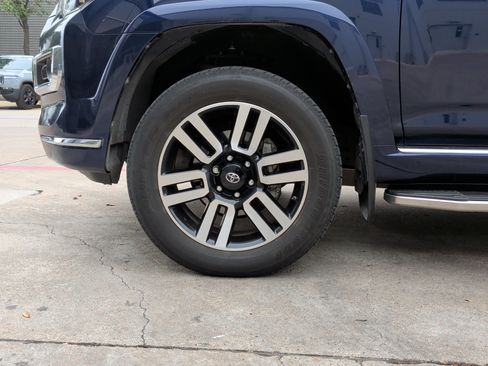 Used 2018 Toyota 4Runner Limited image 12