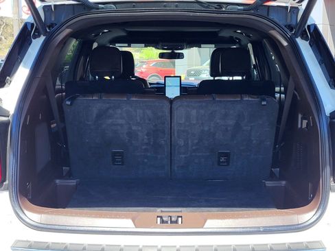 Used 2023 Ford Explorer King Ranch w/ Technology Package image 32