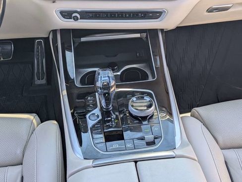 Used 2021 BMW X7 M50i w/ Dynamic Handling Package AWD/4WD image 17